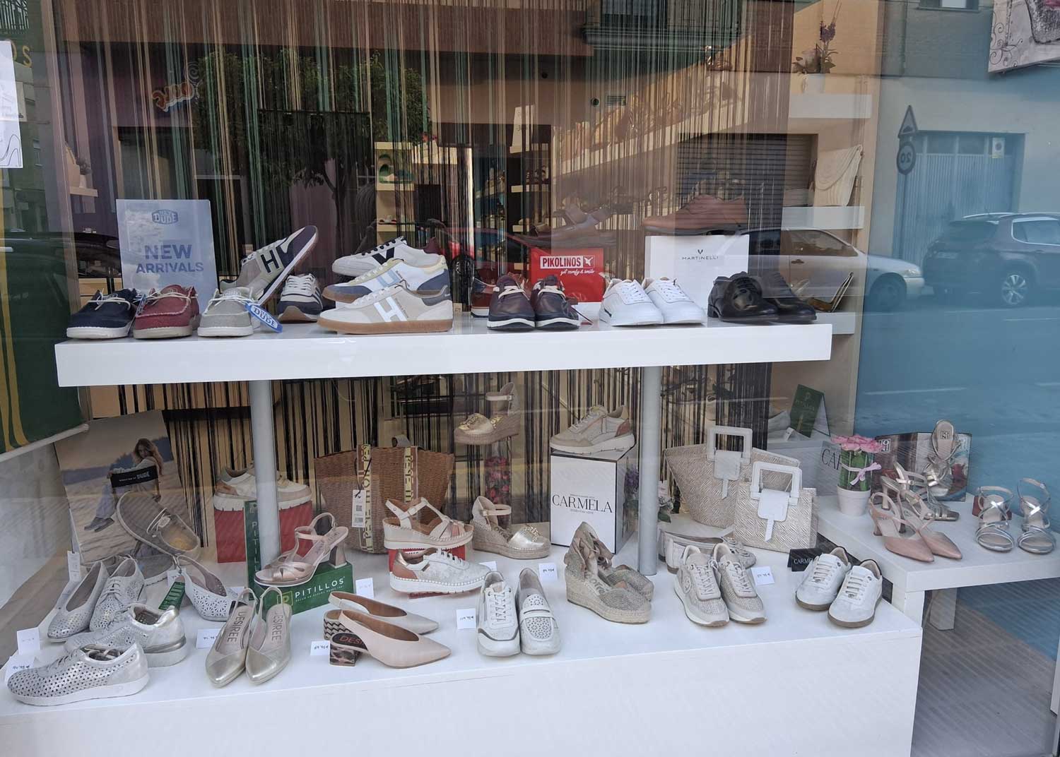 imagen de escaparate de Zapateria Stiletto en Nules